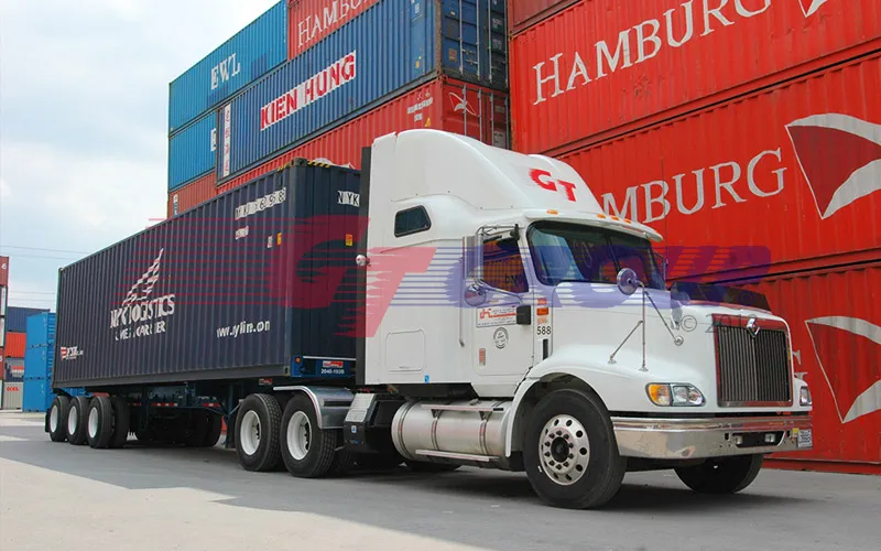 Un camion de GT Group venant chercher un conteneur